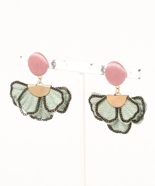tone（トーン）の「【Eeny,meeny,miny,moe*】Frill petal pierce（ピアス（両耳用）・レディース・ミント/ラベンダー/イエロー/ピンク・FREE）」の3枚目の写真
