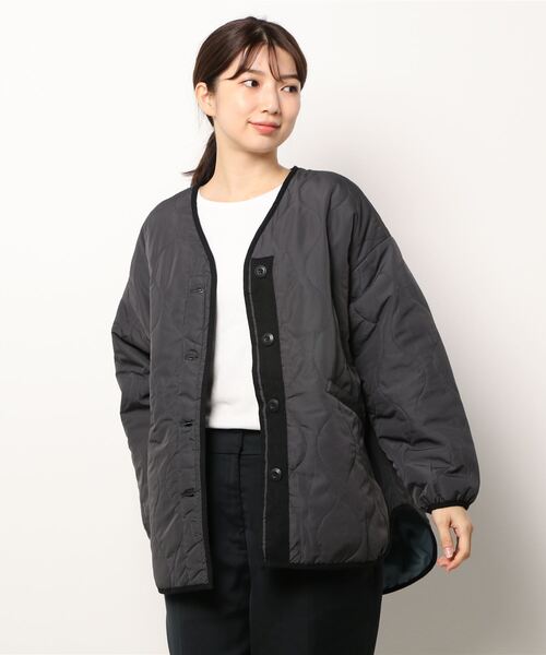 ALL ORDINARIES(オールオーディナリーズ)の「【collect by Hunch(コレクトバイハンチ)】マットポリエステルキルティング中綿コート(ノーカラーコート・レディース・チャコールグレー/カーキ/アイボリー・FREE)」の20枚目の写真