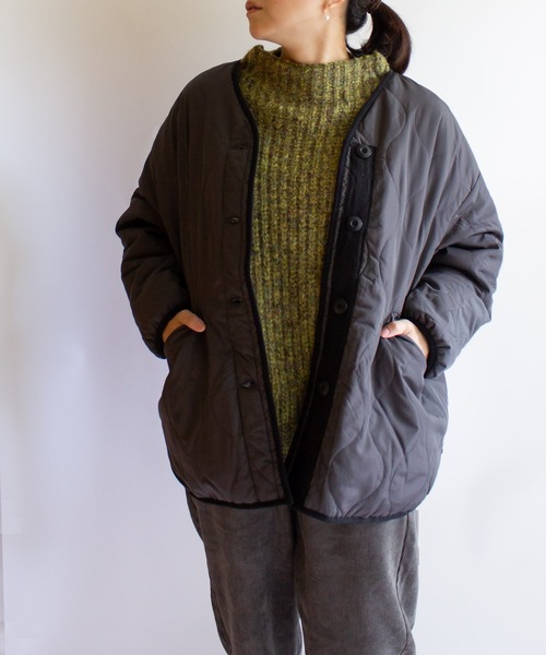ALL ORDINARIES(オールオーディナリーズ)の「【collect by Hunch(コレクトバイハンチ)】マットポリエステルキルティング中綿コート(ノーカラーコート・レディース・チャコールグレー/カーキ/アイボリー・FREE)」の4枚目の写真