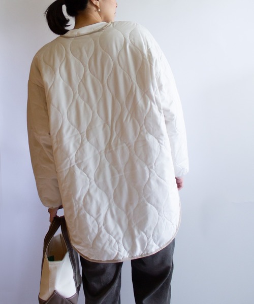 ALL ORDINARIES(オールオーディナリーズ)の「【collect by Hunch(コレクトバイハンチ)】マットポリエステルキルティング中綿コート(ノーカラーコート・レディース・チャコールグレー/カーキ/アイボリー・FREE)」の15枚目の写真