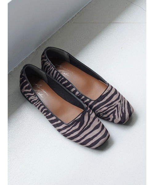 AMERICAN HOLIC(アメリカンホリック)の「ふっくらクッションゼブラ柄スクエアフラットシューズ(パンプス・レディース・その他1・S/M/L)」の1枚目の写真