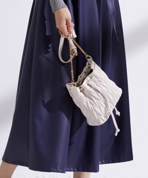 SAISON DE PAPILLON(セゾンドパピヨン)の「キルティングフェイクバケットバッグ(ハンドバッグ・レディース・ホワイト/ベージュ/ブラック/ピンク・フリー)」の9枚目の写真