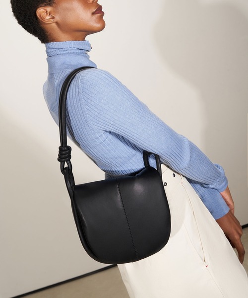 CHARLES & KEITH(チャールズ & キース)の「ルナ ノッティドハンドルショルダーバッグ / Luna Knotted Handle Shoulder Bag(ショルダーバッグ・レディース・ブラック/オリーブ/ブルー系その他4・M)」の11枚目の写真