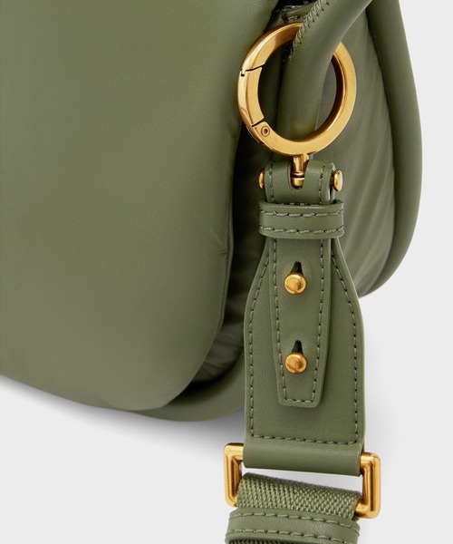 CHARLES & KEITH(チャールズ & キース)の「ルナ ノッティドハンドルショルダーバッグ / Luna Knotted Handle Shoulder Bag(ショルダーバッグ・レディース・ブラック/オリーブ/ブルー系その他4・M)」の16枚目の写真