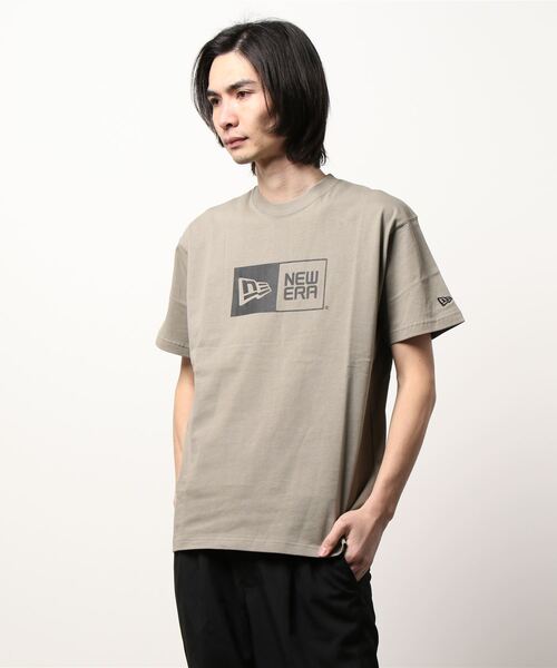 NEW ERA（ニューエラ）の「【NEW ERA】半袖 コットン Tシャツ ボックスロゴ レギュラーフィット（Tシャツ/カットソー・メンズ・グリーン系その他/ベージュ系その他・S/M/XL/L）」の3枚目の写真