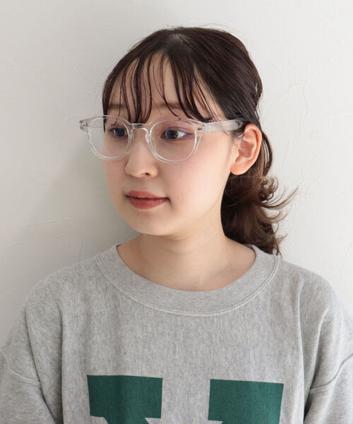 fredy emue(フレディエミュ)の「ブルーライトカットクリアフレームめがね(メガネ・レディース・チャコールグレー/シルバー・FREE)」の4枚目の写真
