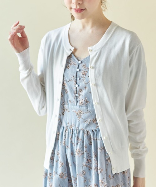 tocco closet(トッコ クローゼット)の「パール釦ラウンドネックシンプルカーディガン(カーディガン/ボレロ・レディース・ブラック/オフホワイト/ピンク系その他・M)」の2枚目の写真