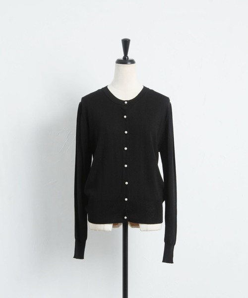 tocco closet(トッコ クローゼット)の「パール釦ラウンドネックシンプルカーディガン(カーディガン/ボレロ・レディース・ブラック/オフホワイト/ピンク系その他・M)」の10枚目の写真
