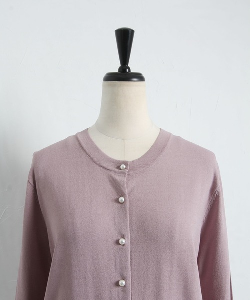 tocco closet(トッコ クローゼット)の「パール釦ラウンドネックシンプルカーディガン(カーディガン/ボレロ・レディース・ブラック/オフホワイト/ピンク系その他・M)」の13枚目の写真