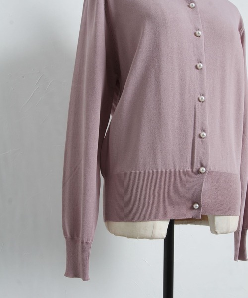 tocco closet(トッコ クローゼット)の「パール釦ラウンドネックシンプルカーディガン(カーディガン/ボレロ・レディース・ブラック/オフホワイト/ピンク系その他・M)」の16枚目の写真