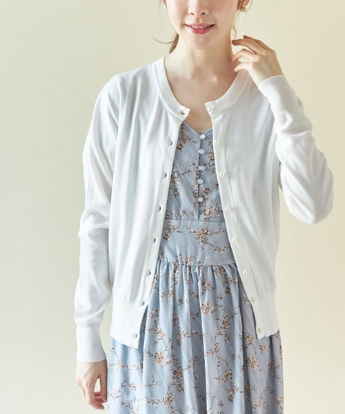 tocco closet(トッコ クローゼット)の「パール釦ラウンドネックシンプルカーディガン(カーディガン/ボレロ・レディース・ブラック/オフホワイト/ピンク系その他・M)」の6枚目の写真
