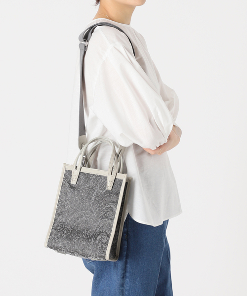 IENA（イエナ）の「【A VACATION/ア ヴァケーション】別注CARAMEL（ショルダーバッグ・レディース・グレー・FREE）」の10枚目の写真