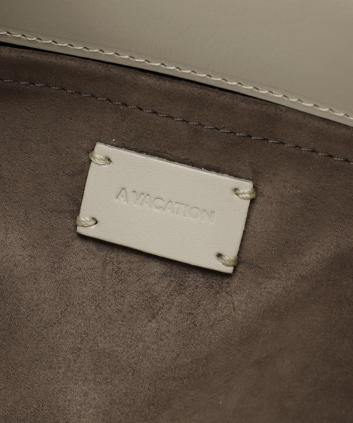 IENA（イエナ）の「【A VACATION/ア ヴァケーション】別注CARAMEL（ショルダーバッグ・レディース・グレー・FREE）」の19枚目の写真