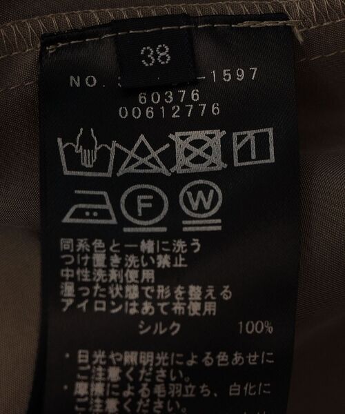 SHIPS(シップス)の「〈手洗い可能〉シルクTEEブラウス(セットアップ対応)(シャツ/ブラウス・レディース・オフホワイト/オリーブ/ブラック・38/36)」の18枚目の写真