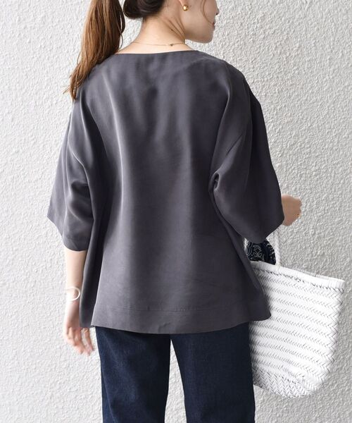 SHIPS(シップス)の「〈手洗い可能〉シルクTEEブラウス(セットアップ対応)(シャツ/ブラウス・レディース・オフホワイト/オリーブ/ブラック・38/36)」の12枚目の写真
