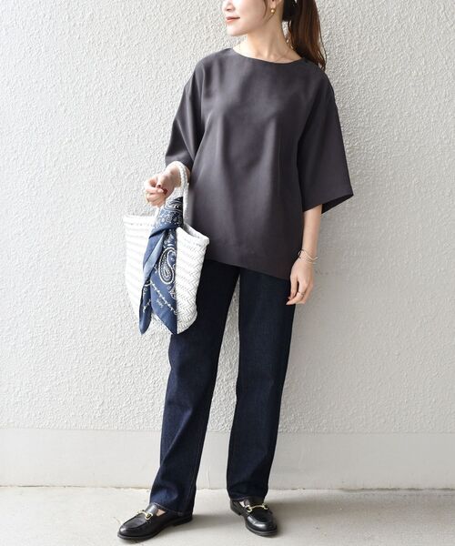 SHIPS(シップス)の「〈手洗い可能〉シルクTEEブラウス(セットアップ対応)(シャツ/ブラウス・レディース・オフホワイト/オリーブ/ブラック・38/36)」の9枚目の写真