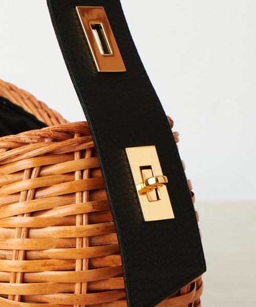 VIOLAd'ORO(ヴィオラドーロ)の「VIOLAd'ORO/ヴィオラドーロ ポイントハンドルラタンバッグ(かごバッグ・レディース・キャメル・FREE)」の13枚目の写真