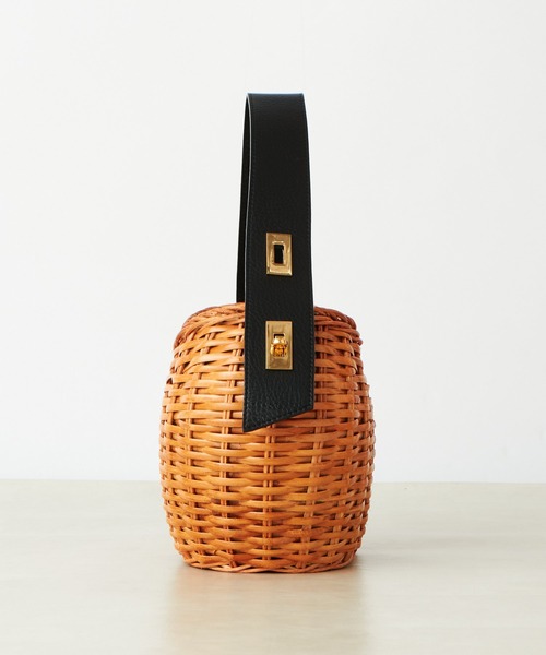 VIOLAd'ORO(ヴィオラドーロ)の「VIOLAd'ORO/ヴィオラドーロ ポイントハンドルラタンバッグ(かごバッグ・レディース・キャメル・FREE)」の11枚目の写真