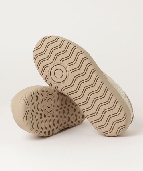 NEW BALANCE(ニューバランス)の「CT302(スニーカー・レディース・ブラック/ベージュ・26.0cm/24.0cm/24.5cm/23.0cm/25.0cm/22.0cm/25.5cm/23.5cm/22.5cm)」の3枚目の写真