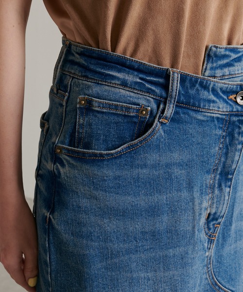 COLLAGE GALLARDAGALANTE(コラージュガリャルダガランテ)の「スランティングスカート/Q.anos/キュアノス(デニムスカート・レディース・ブルー・1/0)」の4枚目の写真