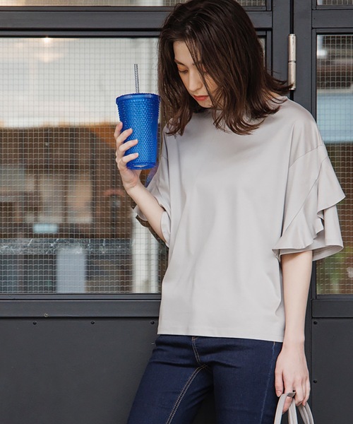 OPAQUE.CLIP（オペークドットクリップ）の「◆ペタルスリーブカットソー【シルキースーピマ/WEB限定サイズ】（Tシャツ/カットソー・レディース・ライトグレー/ブラック/ホワイト系/ブルー・40/38/36/42）」の3枚目の写真