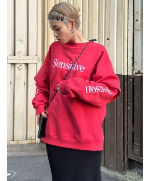 SLY（スライ）の「TUCK S/L LOGO SW タック ロゴ スウェット トレーナー（スウェット・レディース・杢グレー/ブラック/レッド・FREE）」の9枚目の写真