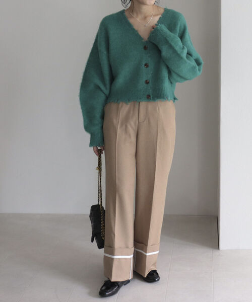 fredy emue（フレディエミュ）の「ロールアップフレアーワイドパンツ（スラックス・レディース・チャコールグレー/ベージュ・38/36）」の3枚目の写真