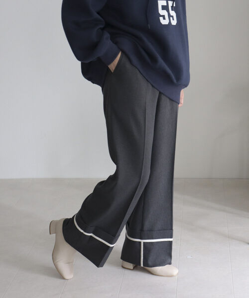 fredy emue（フレディエミュ）の「ロールアップフレアーワイドパンツ（スラックス・レディース・チャコールグレー/ベージュ・38/36）」の18枚目の写真