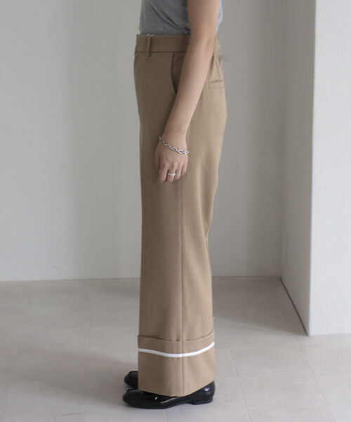 fredy emue（フレディエミュ）の「ロールアップフレアーワイドパンツ（スラックス・レディース・チャコールグレー/ベージュ・38/36）」の21枚目の写真