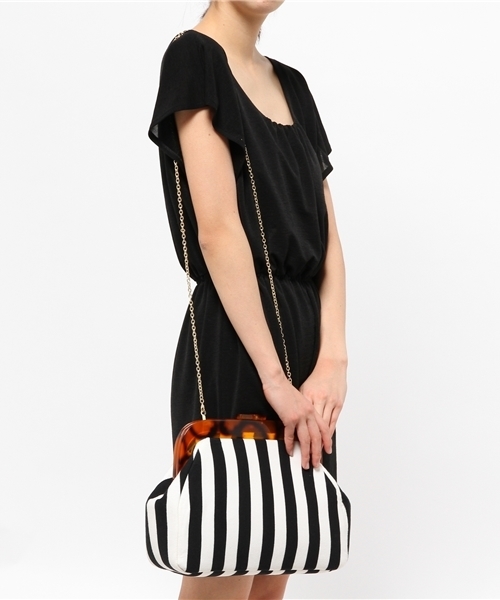 ROSE BUD（ローズバッド）の「(TOP BEAUTY)EVS11410-8140 V/STRIPE BIG CLUTCH 【カタログ掲載】【雑誌掲載】（クラッチバッグ・レディース・ホワイト/ナチュラル・ONE SIZE）」の3枚目の写真