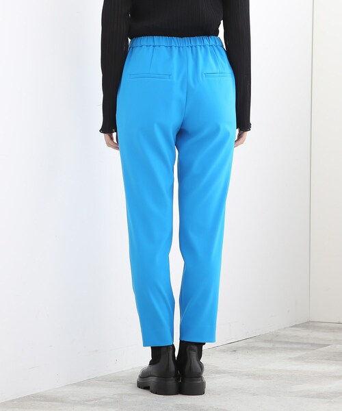 INDIVI（インディヴィ）の「◆【パンツ人気1位！/褒められパンツ/洗える/ウエストゴム】タックテーパードパンツ（その他パンツ・レディース・ブラウン系/ライトグレー/ライトブルー/ブラック/チャコールグレー・03/15 /34/40/42/05/17/19/36/13/38/12）」の9枚目の写真