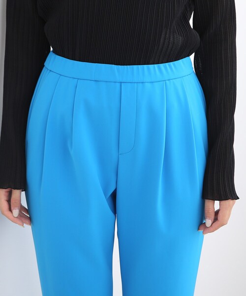 INDIVI（インディヴィ）の「◆【パンツ人気1位！/褒められパンツ/洗える/ウエストゴム】タックテーパードパンツ（その他パンツ・レディース・ブラウン系/ライトグレー/ライトブルー/ブラック/チャコールグレー・03/15 /34/40/42/05/17/19/36/13/38/12）」の10枚目の写真