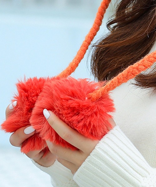 DAY CLOSET（デイ クローゼット）の「レディース プードルウール風耳当てボンボン付きニット帽 耳当て付き（ニットキャップ/ビーニー・レディース・クリーム/ピンク/オレンジ/ベージュ/ブラック/ホワイト・ONE SIZE）」の12枚目の写真