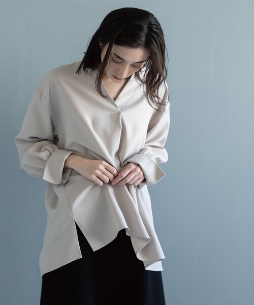 OPAQUE.CLIP（オペークドットクリップ）の「◆ウール調ツイル スキッパーブラウス（シャツ/ブラウス・レディース・アイボリー/ナチュラル/グレー系その他・42/38/40）」の18枚目の写真