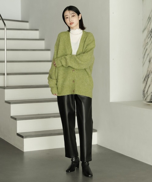 LAKOLE（ラコレ）の「5GシャギーVネックカーディガン / 182746（カーディガン/ボレロ・レディース・パープル/ベージュ/グリーン・SMALL/MEDIUM）」の22枚目の写真