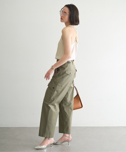 GALLARDAGALANTE（ガリャルダガランテ）の「バックサテンカーゴパンツ（カーゴパンツ・レディース・ホワイト/カーキ・0/1）」の4枚目の写真