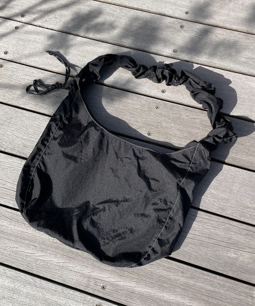 CIAOPANIC（チャオパニック）の「ギャザーハンドルショルダーバッグ（ショルダーバッグ・レディース・ブラック/オフホワイト/グリーン・FREE）」の16枚目の写真