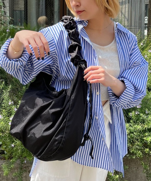 CIAOPANIC（チャオパニック）の「ギャザーハンドルショルダーバッグ（ショルダーバッグ・レディース・ブラック/オフホワイト/グリーン・FREE）」の6枚目の写真