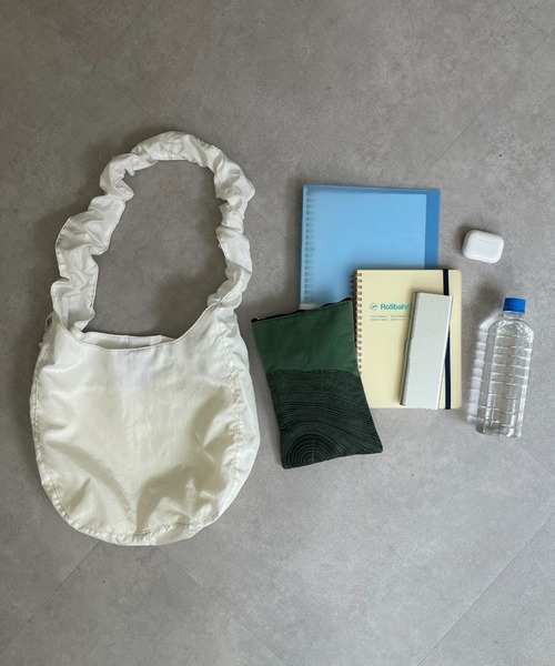 CIAOPANIC（チャオパニック）の「ギャザーハンドルショルダーバッグ（ショルダーバッグ・レディース・ブラック/オフホワイト/グリーン・FREE）」の7枚目の写真