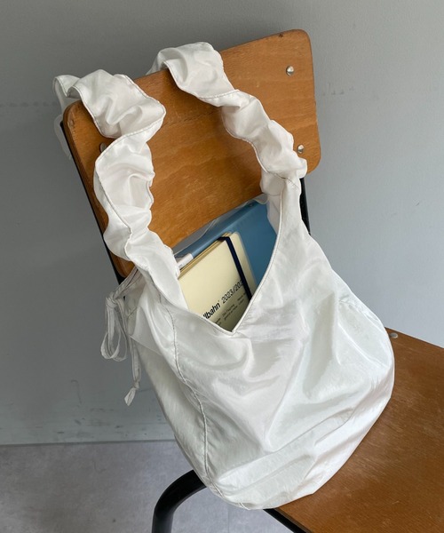 CIAOPANIC（チャオパニック）の「ギャザーハンドルショルダーバッグ（ショルダーバッグ・レディース・ブラック/オフホワイト/グリーン・FREE）」の11枚目の写真