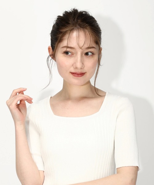 MISCH MASCH（ミッシュマッシュ）の「麻タッチスクエアネック半袖ニット（ニット/セーター・レディース・ブラック/グリーン/ホワイト/ベージュ/ピンク/ワイン/モカ/ブルー系・MEDIUM）」の9枚目の写真