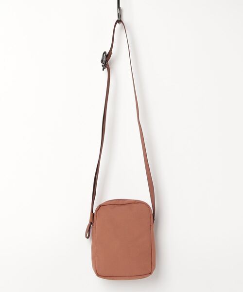INUK（イヌーク）の「【INUK】SAMI SLING POUCH（ショルダーバッグ・レディース・グリーン系その他/ブラウン系その他/ピンク系その他・ONE SIZE）」の4枚目の写真