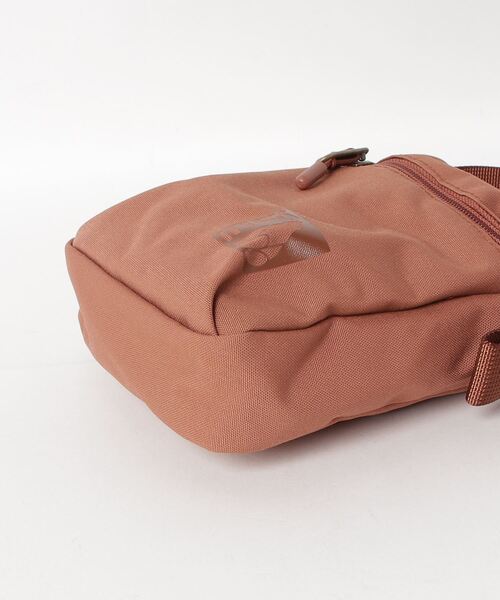 INUK（イヌーク）の「【INUK】SAMI SLING POUCH（ショルダーバッグ・レディース・グリーン系その他/ブラウン系その他/ピンク系その他・ONE SIZE）」の7枚目の写真
