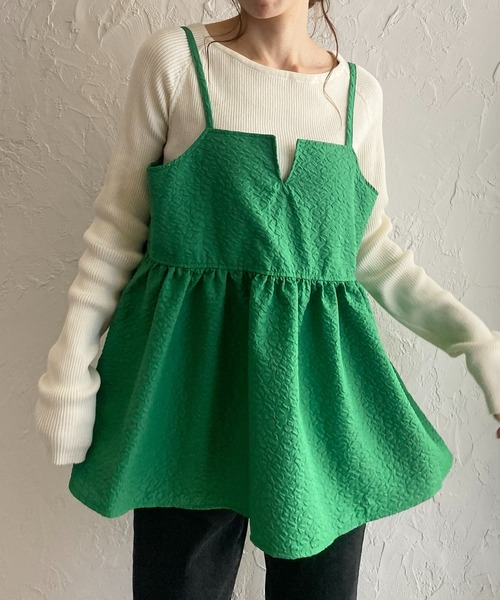 She's Closet（シーズクローゼット）の「ボリュームフレアギャザーふくれジャガードペプラムキャミソールトップス（キャミソール・レディース・グリーン/アイボリー/ブラック/ブラウン/ベージュ・FREE）」の5枚目の写真