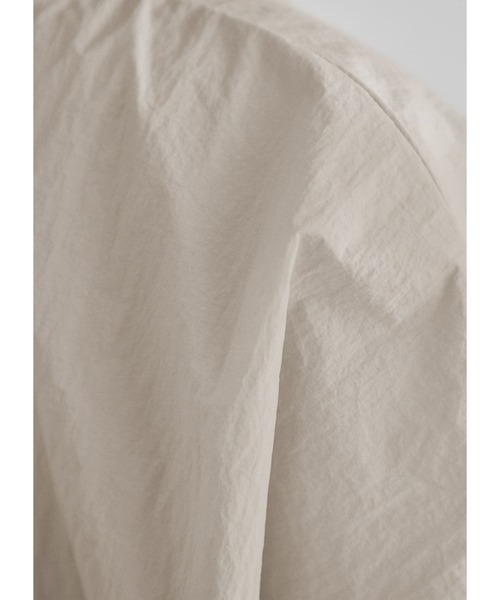 STYLE DELI(スタイルデリ)の「シワ加工ナイロンワイドブラウス(Tシャツ/カットソー・レディース・ブラック/ホワイト/ベージュ・FREE)」の10枚目の写真
