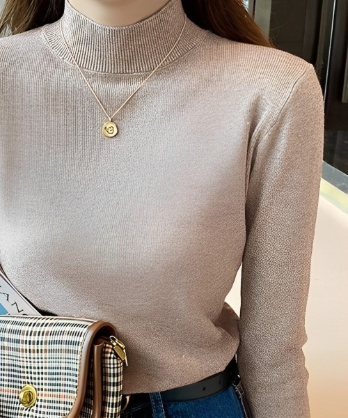 Miniministore(ミニミニストア)の「モックネックベーシックニットトップス(ニット/セーター・レディース・ブラウン/ブラック/ベージュ/オフホワイト/ライトグレー/オレンジ・FREE)」の1枚目の写真