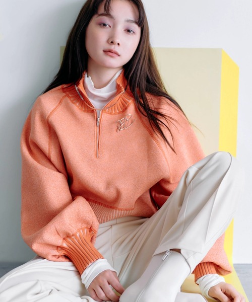 KBF(ケイビーエフ)の「KBF2wayクロップドスウェットライクプルオーバー(スウェット・レディース・オレンジ/チャコールグレー/グリーン・FREE)」の3枚目の写真