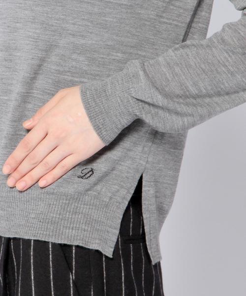 Drawer（ドゥロワー）の「DRAWER ICON クルーネック（ニット/セーター・レディース・ライトグレー/ベージュ/レッド・2/1）」の9枚目の写真