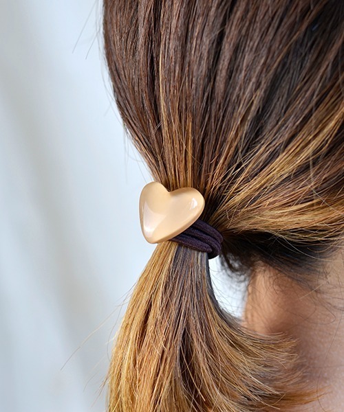 Fun & Daily（ファンアンドデイリー）の「F&D : カラーハートヘアゴム（ヘアゴム・レディース・ベージュ/パープル/アイボリー/イエロー/オレンジ/ブルー・FREE）」の17枚目の写真