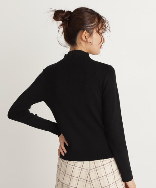 N.（N. Natural Beauty Basic）（エヌエヌナチュラルビューティーベーシック）の「◆ウォームアップリブハイネックニット（ニット/セーター・レディース・グレイッシュベージュ/オフホワイト/ブラック・MEDIUM）」の13枚目の写真